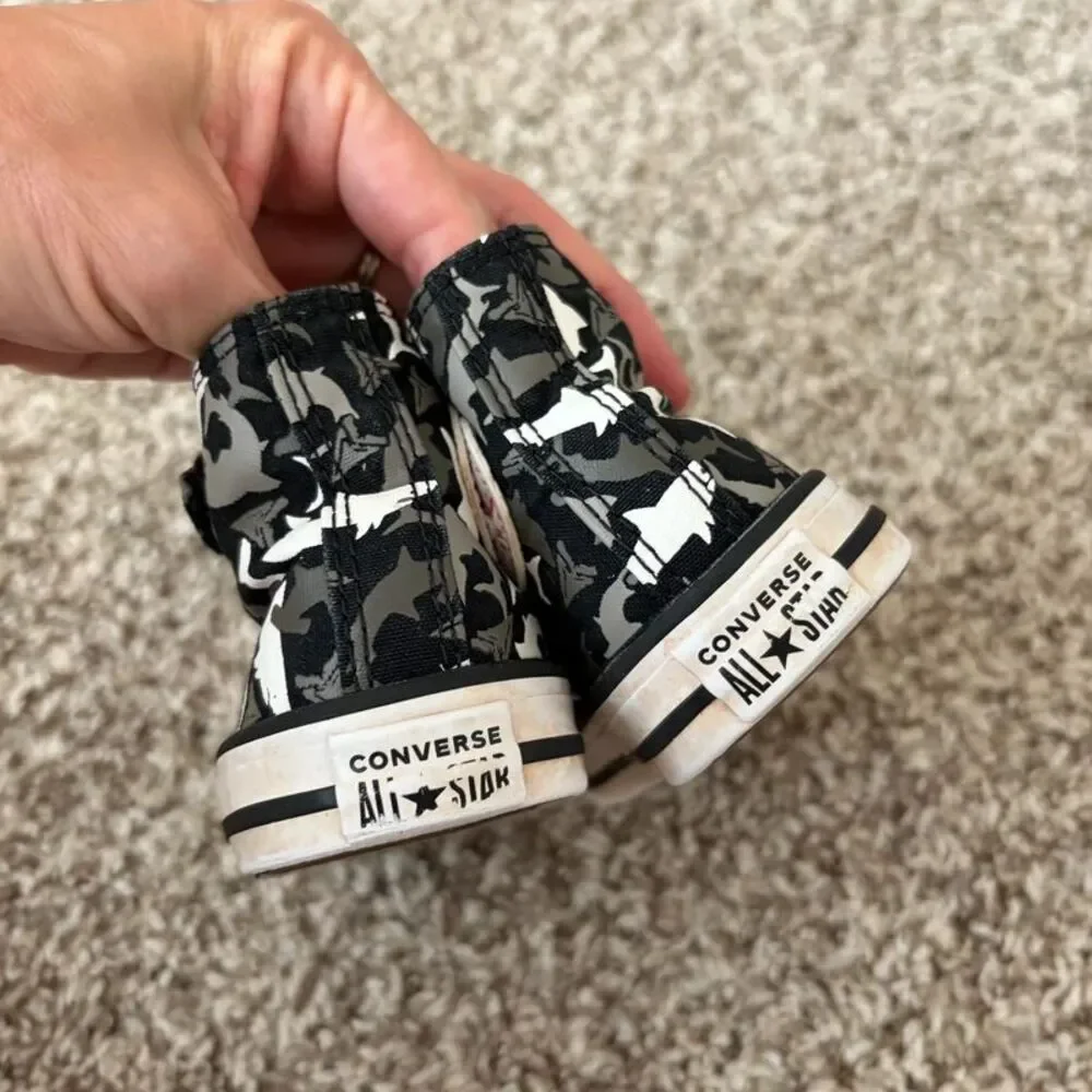 Size 6 / Toddler Boy Converse Sneakers